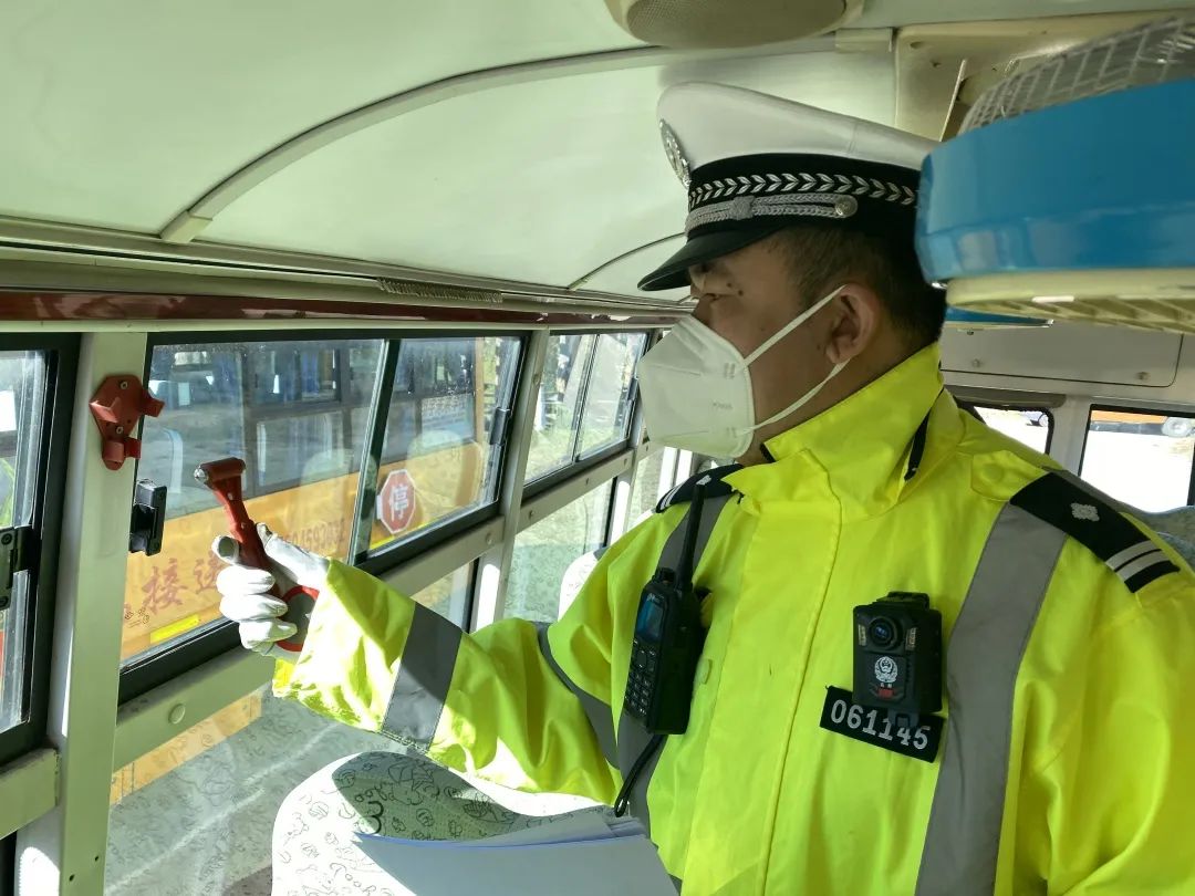 國慶安全行 | 大慶交警聯合教育局組織開展秋季校車安全大檢查