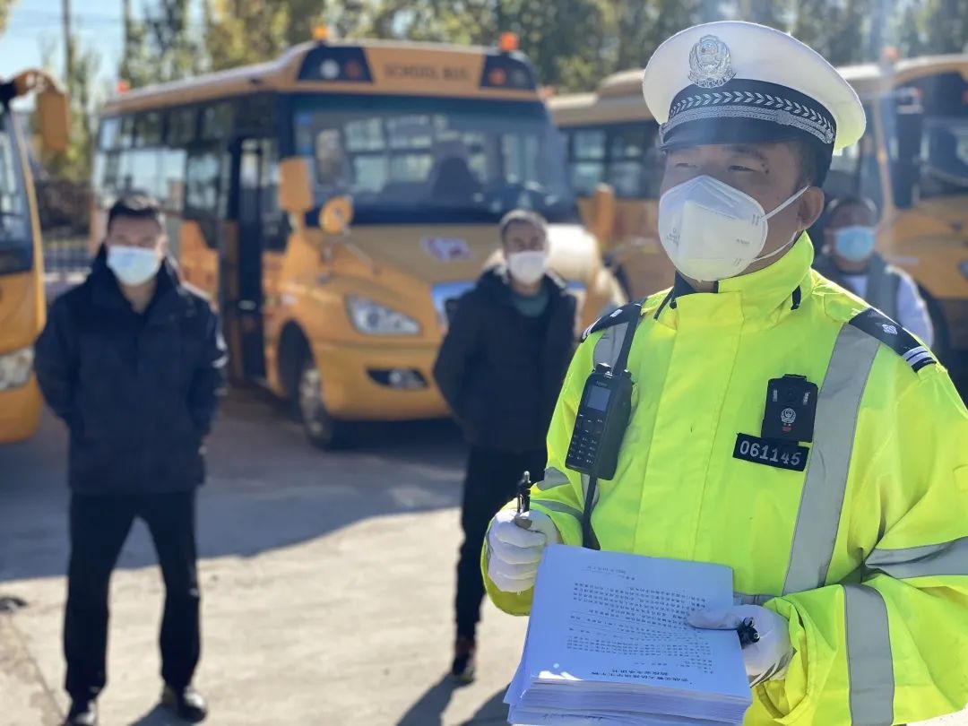 國慶安全行 | 大慶交警聯合教育局組織開展秋季校車安全大檢查