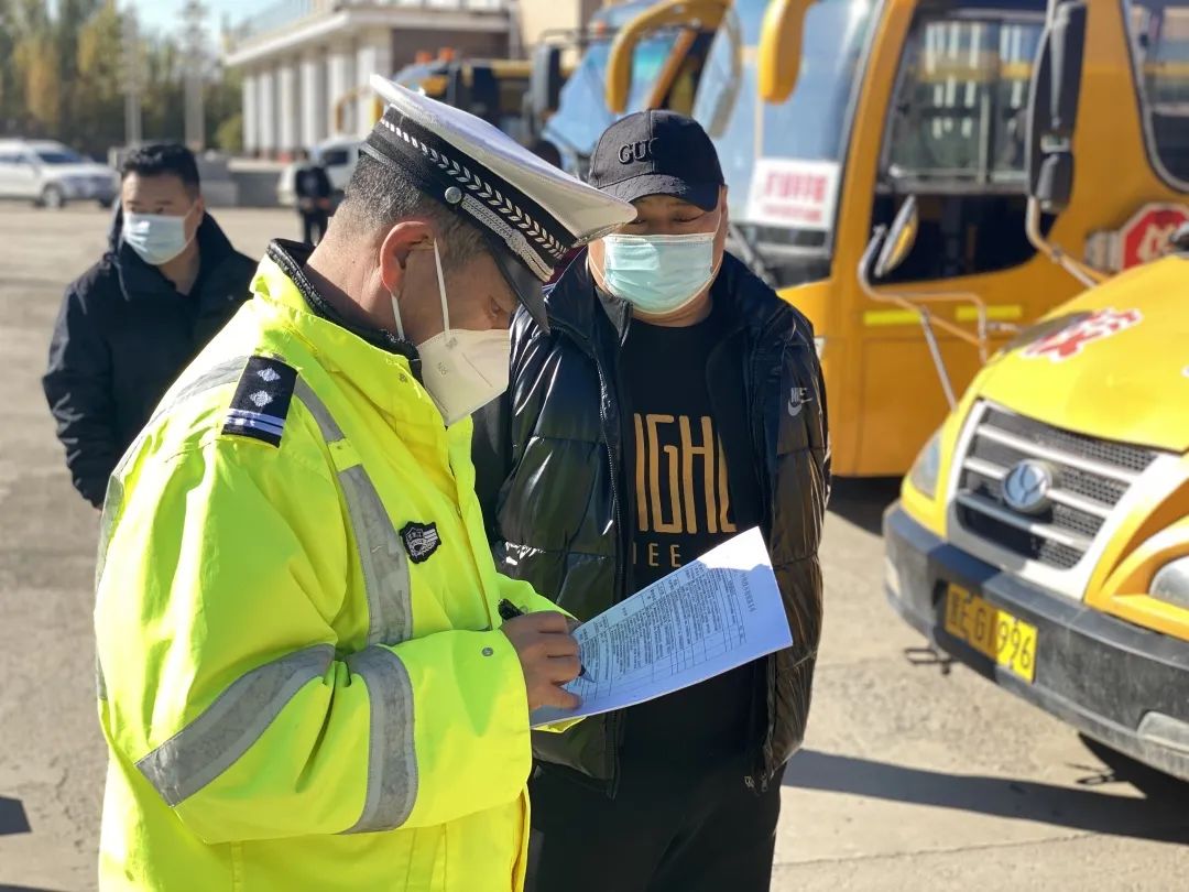 國慶安全行 | 大慶交警聯合教育局組織開展秋季校車安全大檢查