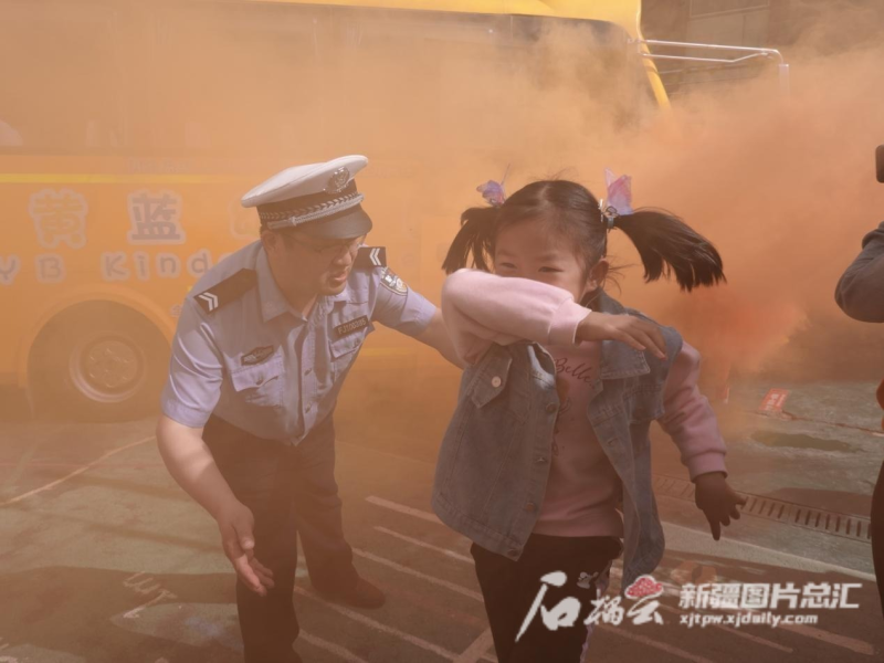 防災(zāi)減災(zāi)進(jìn)校園 看警察蜀黍的科普“課堂”
