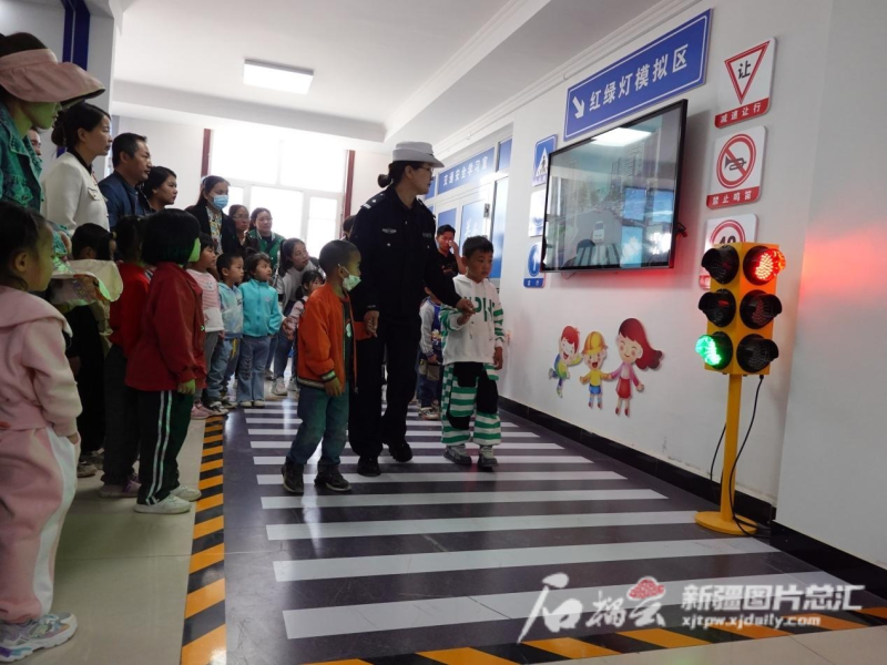 防災(zāi)減災(zāi)進(jìn)校園 看警察蜀黍的科普“課堂”