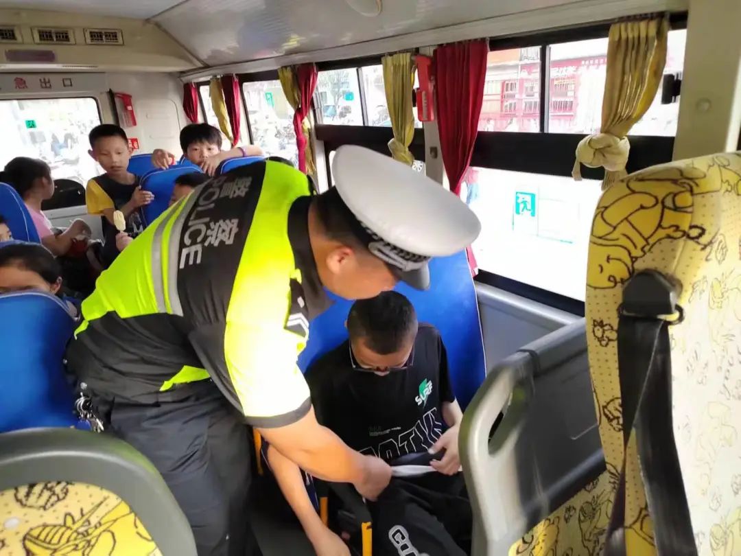 校車乘坐指南，請務(wù)必收下！