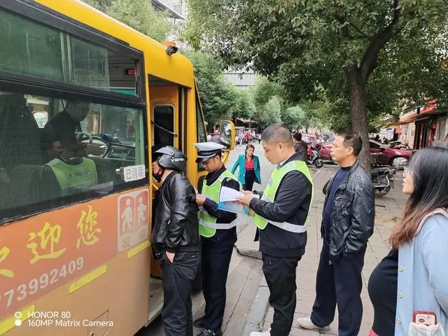 轅門口街道：為愛護(hù)航，鋪好平安“求學(xué)”路