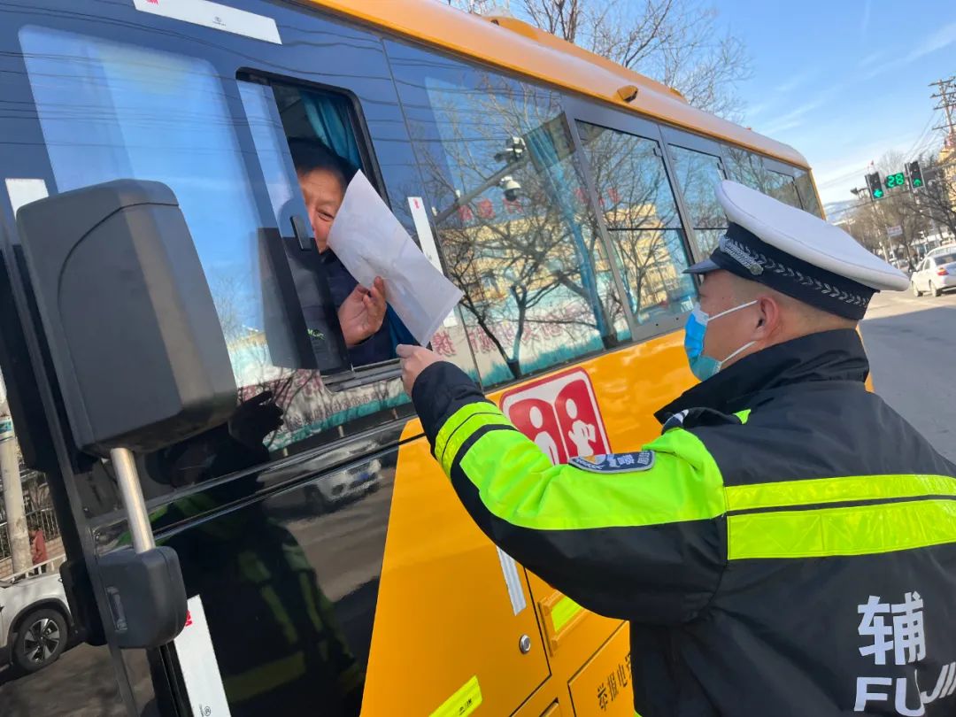 校車安全無小事！交警三大隊開展校車駕駛人“面對面”安全宣傳
