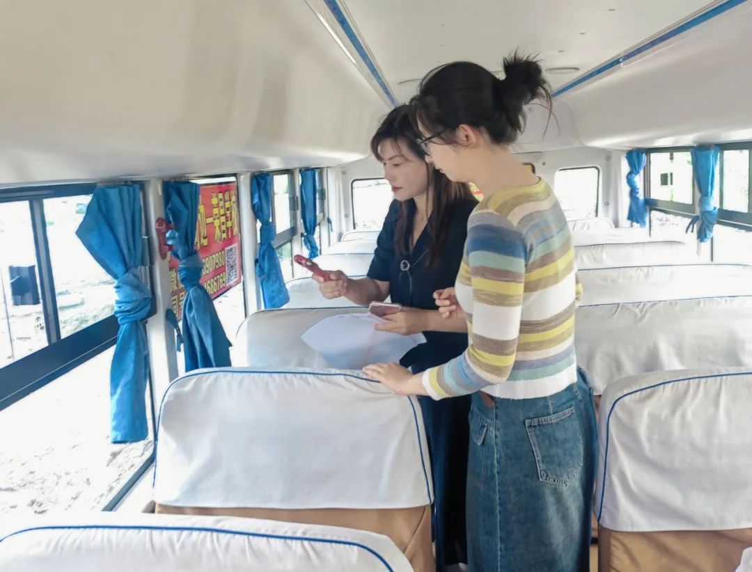 新區六?！ぐ踩?平安校車 為愛護航——哈爾濱新區第六學校開展校車安全檢查活動