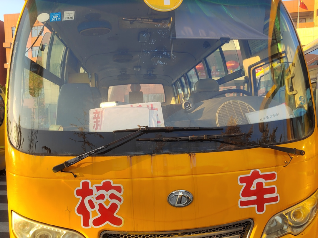 校車安全第一步 上下學路我來護----監(jiān)利思源實驗學校校車安全專題會議