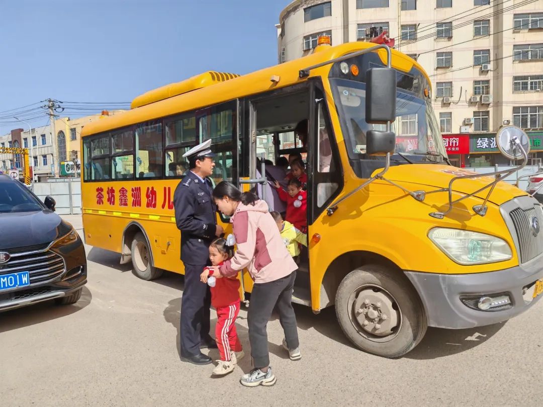 【部門動態(tài)】春季攻防宣丨校車安全“大檢查” 筑牢學(xué)生“安全路”