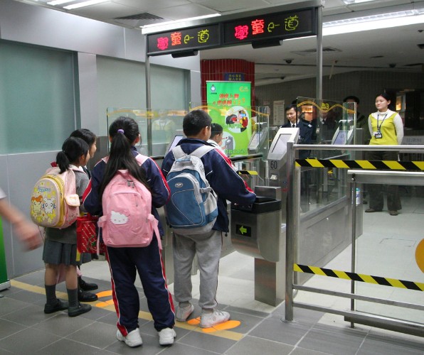 香港天水圍設(shè)聯(lián)校跨境校車網(wǎng)
