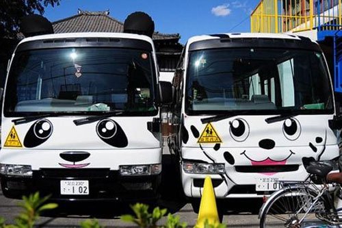 日本校車也賣“萌” 連大人都想坐(圖)