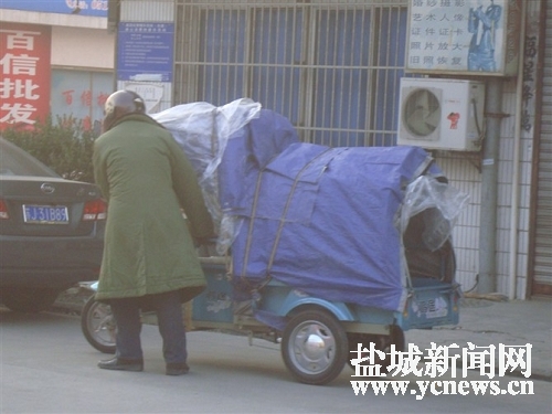 “黑”校車沒了 接送孩子成了問題(圖)