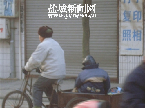 “黑”校車沒了 接送孩子成了問題(圖)