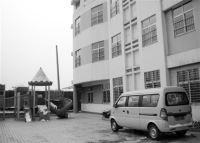 校車(chē)成民辦幼兒園爭(zhēng)奪生源手段 司機(jī)壓力大辭職