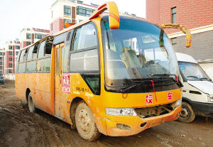 江蘇豐縣肇事校車核載52人 有校車標(biāo)識