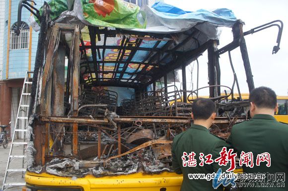 赤坎一幼兒園空載校車自燃 無(wú)人員傷亡(圖)