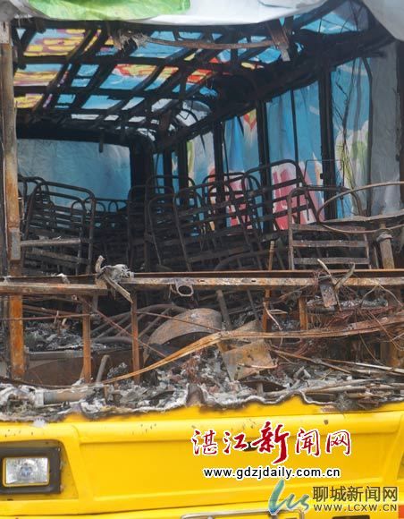 赤坎一幼兒園空載校車自燃 無(wú)人員傷亡(圖)