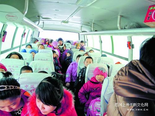 長春:超員校車多拉19個小學(xué)生