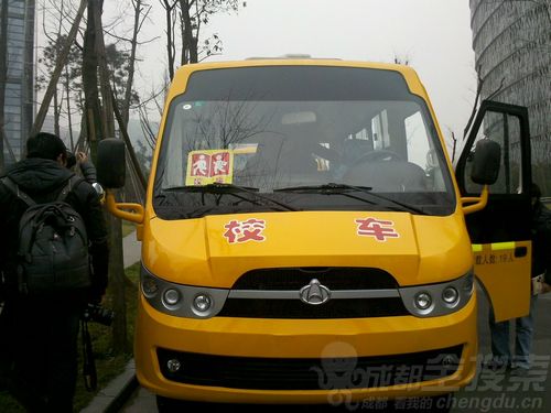 成都3百多名校車司機齊上課 學安全駕駛和管理