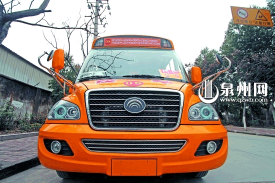 記者體驗(yàn)泉州的國標(biāo)校車 時(shí)速40公里平穩(wěn)無顛簸(圖)