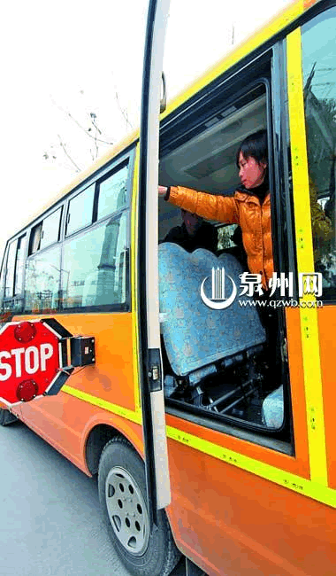 記者體驗(yàn)泉州的國標(biāo)校車 時(shí)速40公里平穩(wěn)無顛簸(圖)