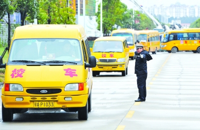 武漢實(shí)行校車戶籍化管理