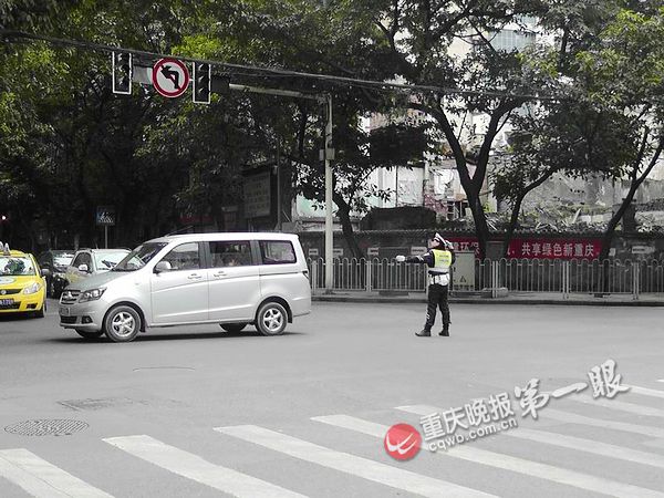 儲(chǔ)奇門(mén)平臺(tái)為校車(chē)護(hù)航 積極開(kāi)展天使護(hù)衛(wèi)行動(dòng)