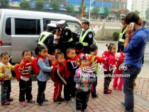 超載校車，不能承受生命之重（圖）