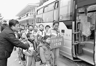 安徽天長：農(nóng)村娃坐上“長鼻子校車”