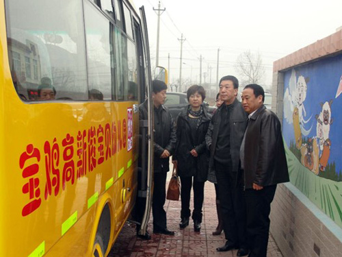 陜西省政府督查組深入寶雞市高新區檢查校車安全 
