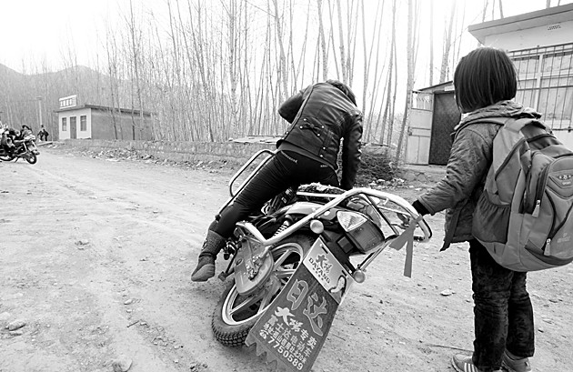 山神廟追蹤—校車發(fā)展現(xiàn)狀堪憂：農(nóng)村孩子怎樣安全上學(xué)