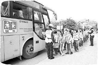 《校車安全管理條例》校車享特權