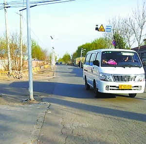 北京通州再現“黑校車”