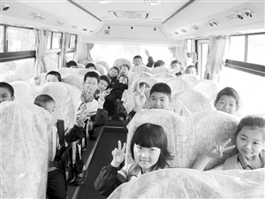 寧波慈溪龍山鎮(zhèn)：大鼻子校車上路啦 注意讓行(圖)