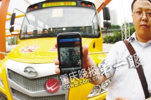 智能大鼻子校車：遇障礙自動(dòng)剎車