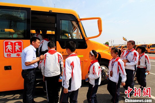 校車條例催生中國大陸校車購買潮(組圖)
