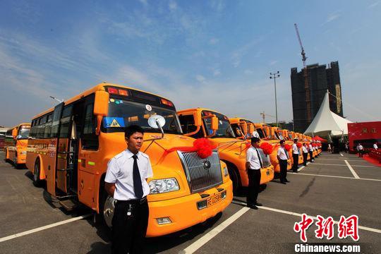 60輛校車(chē)開(kāi)進(jìn)江蘇吳江 首創(chuàng)公司化運(yùn)營(yíng)新模式