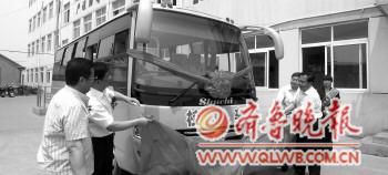 孩子們終于圓了“校車夢(mèng)”(圖)