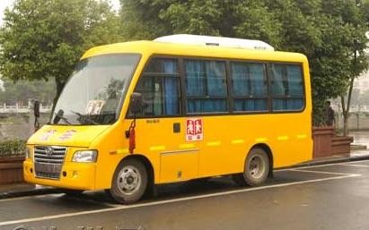 道縣街頭現新型校車
