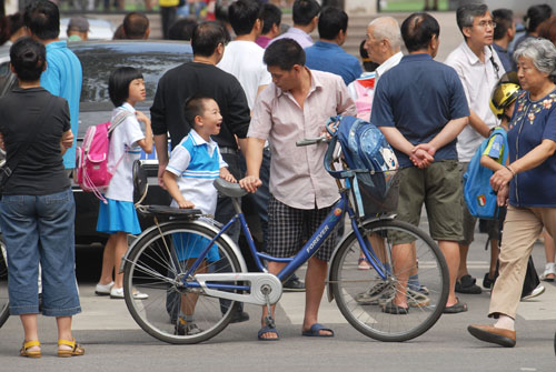 中小學生上學路何時不再“鬧心”
