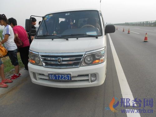 威縣：臨時校車隱患多 搭載學(xué)生超員150% 