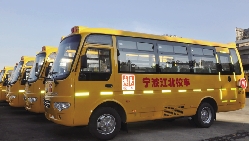 今年9月起江北區首批28輛校車將在7所學校試點