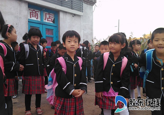 萊山區(qū)免費校車校服造就幸福上學娃