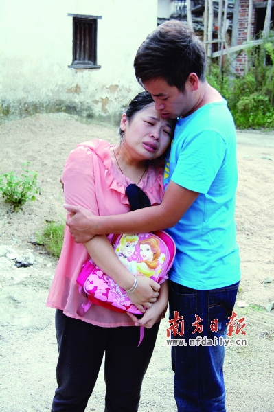 偏遠(yuǎn)鄉(xiāng)鎮(zhèn)幼兒園校車(chē)普遍超載 小孩擠一點(diǎn)比較安全?