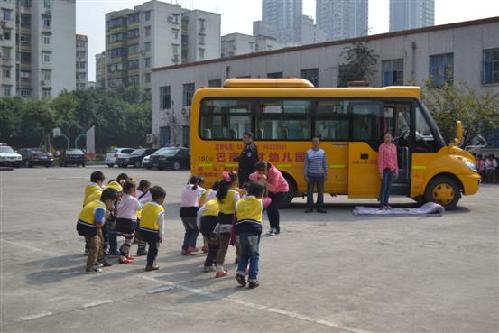 巴南：強(qiáng)化應(yīng)急救援演練 保障校車運(yùn)行安全