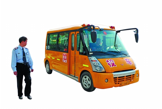 泉州首家校車公司成立 司機接前送后都得開會