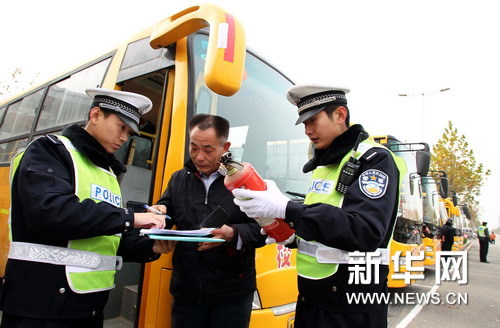 濰坊高新區(qū)全力抓好校車安全工作 