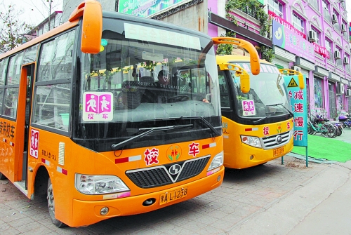鄭州備案校車僅985輛 缺錢、缺路權(quán)難題急需解決
