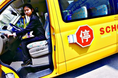 智能校車可一鍵報警 孩子上學(xué)更安全 