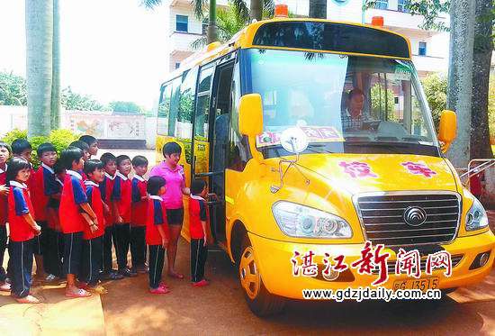 智能校車開進徐聞民辦小學(xué)