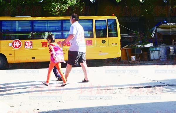 就算幼兒園配備了校車，如今也只能閑置了。