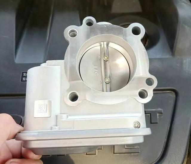 校車發動機節氣門的保養方法，你能自己清洗嗎？